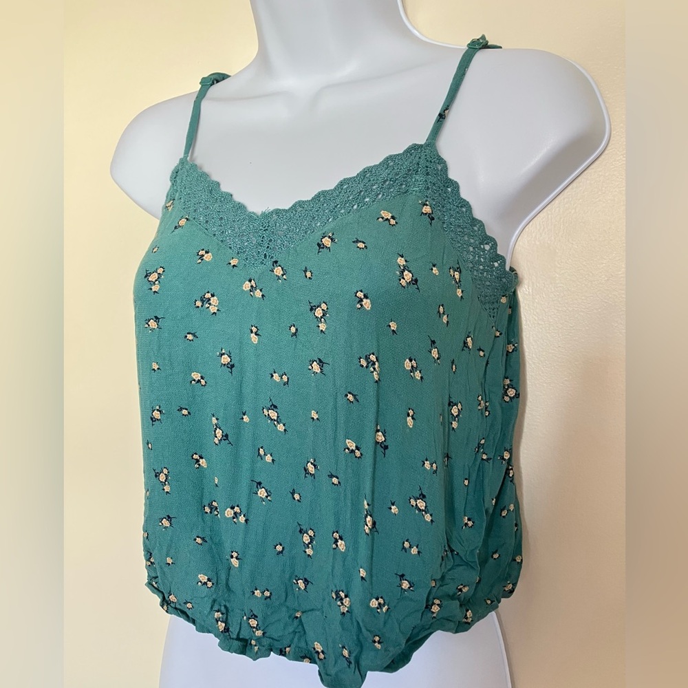 American Eagle Y2K  Floral Green Lace Trim Crop Cami Top Cottagecore Size XS